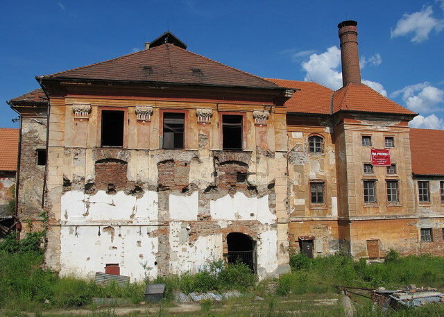 Na před časem prodávaný zámek Jince se předkupní právo nevztahovalo, protože není národní kulturní památkou.