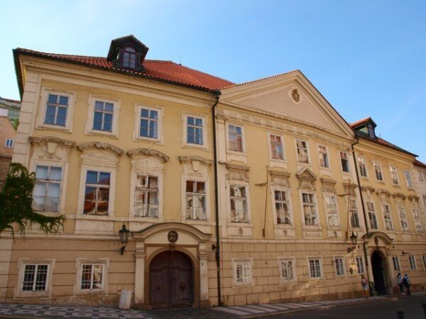 Ústřední pracoviště Národního památkového ústavu sídlí v Ledeburském paláci na Malé Straně. 