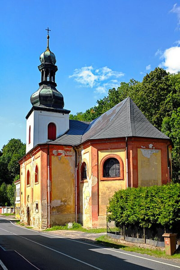 Program v roce 2021 podpořil obnovu kostela sv. Anny v Horním Slavkově.