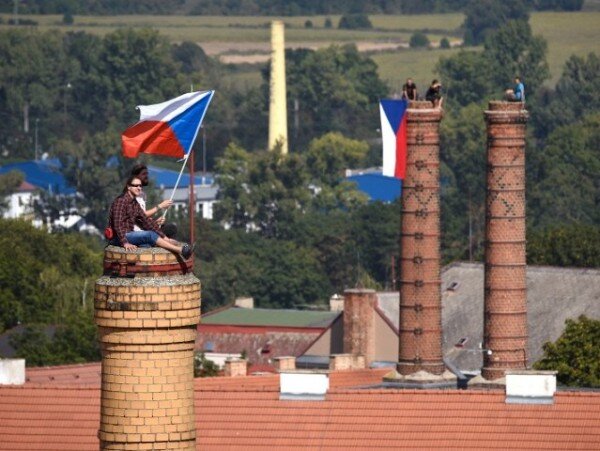 Hromadným výstupem na komíny v Žatci upozorňuje Svaz českých komínářů na kandidaturu města na Seznam UNESCO.
