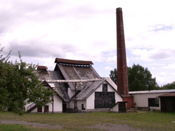 Sklárna Huť Jakub v Tasicích je národní kulturní památkou.