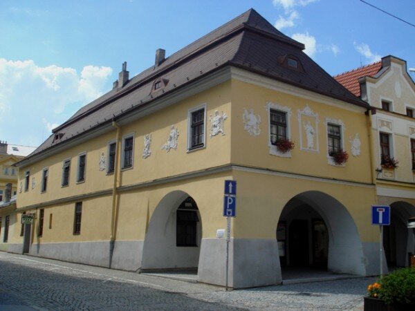 Mezi 14 finalistů soutěže Historické město roku 2013 postoupilo také Valašské Meziříčí. Na ilustračním snímku je dům U Apoštolů. 