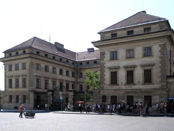 V Salmovském paláci je až do konce července k vidění výstava Pernštejnové a jejich doba. Snímek zachycuje objekt před rekonstrukcí.
