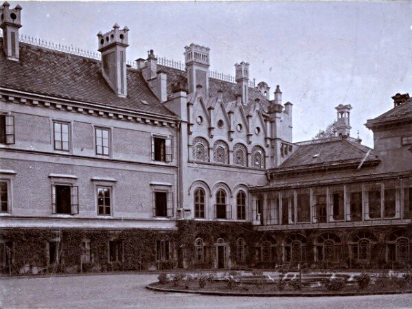 Historická fotografie zámku Světlá nad Sázavou