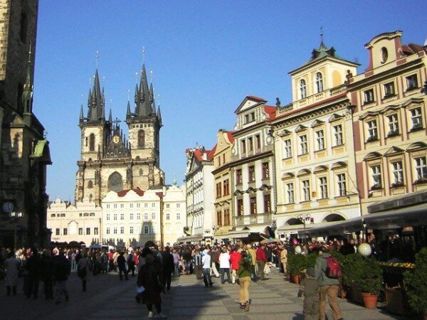 Srdcem historického centra Prahy, zapsaného od roku 1992 na seznam UNESCO, je Staroměstské náměstí.
