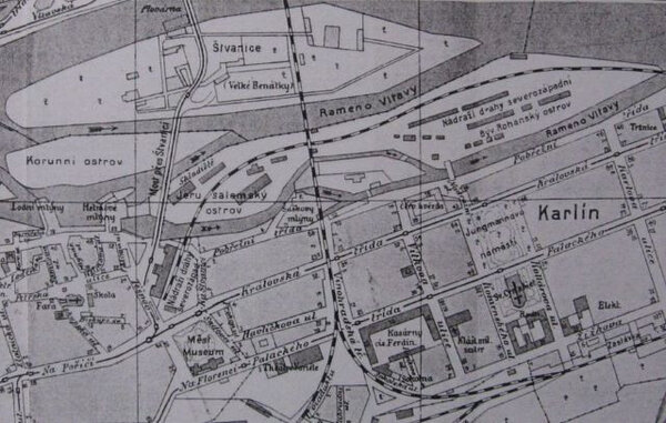 Výřez mapy Vltavy kolem roku 1910, vpravo nad Karlínem býval Rohanský ostrov.