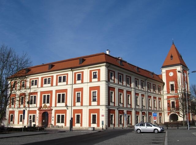 V soutěži se objevují i rekonstrukce památek. Například v roce 2015 zvítězil projekt obnovy zámku Ostrov.