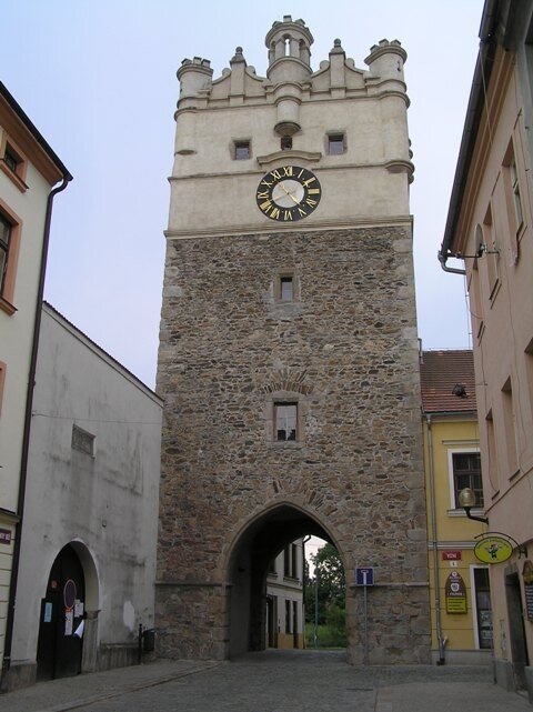 Muzikál Noc na Karlštejně se bude hrát v parkánu u brány Matky Boží.