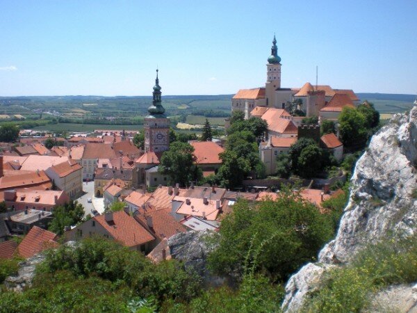 Na jedné z  houpaček si můžete užít výhled na město Mikulov (ilustrační foto).