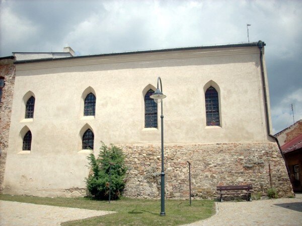 Synagoga v Polné byla sice zpřístupněna již v roce 2000, ale stále se mění a vylepšuje. Je zařízena tak, jak vypadala v 19. století.