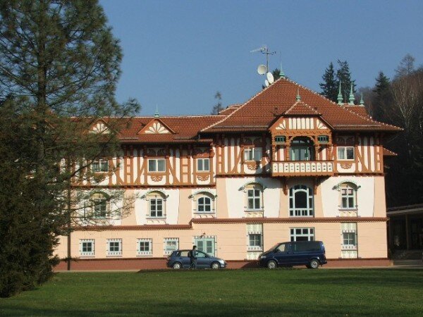 Lázeňský areál v Luhačovicích je cenný i díky památkově chráněným domům architekta Dušana Sama Jurkoviče.  