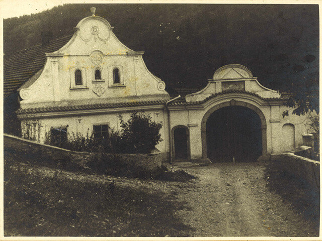 Historický snímek usedlosti při pohledu od severu