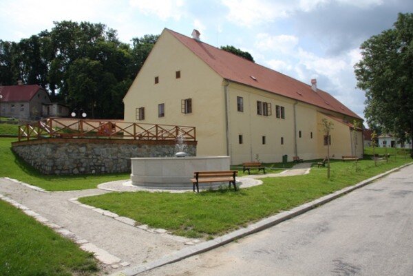Muzeum knoflíkářství v Žirovnici vzniklo v budově bývalého zámeckého pivovaru.