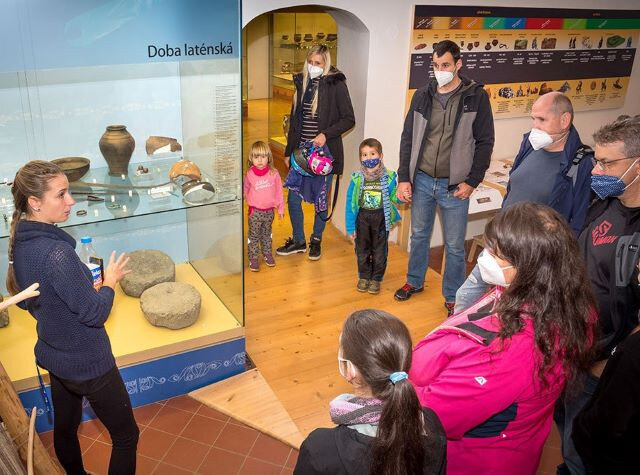 Zajímavosti z archeologie se dozvíte při komentovaných prohlídkách.