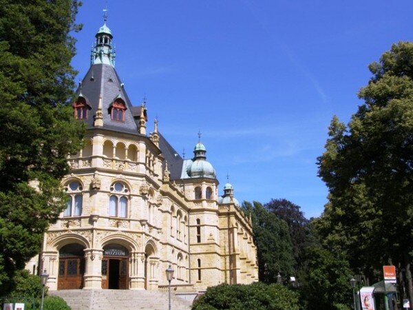Třetí den konference o architektuře a motorismu, sobota 22. září 2012, se bude konat v Severočeském muzeu v Liberci. 