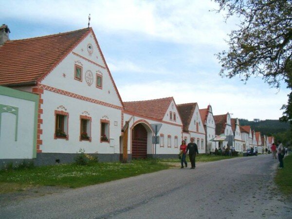 Holašovice, vesnickou památkovou rezervaci zapsanou na prestižní Seznam UNESCO, navštíví ročně až 80 tisíc turistů. 