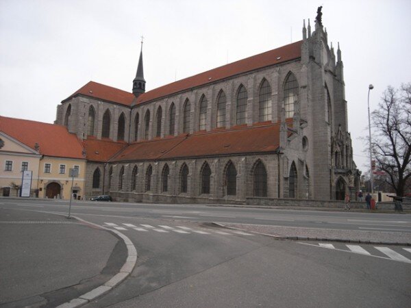 Vzácná gotická monstrance z konce 14. století, která sloužila na ukládání a veřejné vystavování hostií, bude uložena v katedrále Nanebevzetí Panny Marie v Sedleci  na předměstí Kutné Hory. 