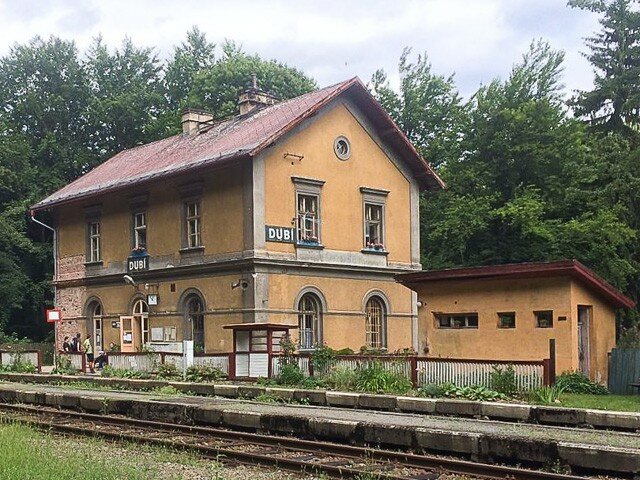 Budova je součástí unikátní horské železnice na trati Most – Moldava, která byla v roce 1998 zapsána na Ústřední seznam kulturních památek.