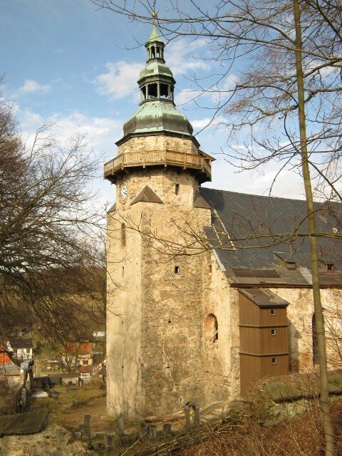 Kostel sv. Jiří v Horním Slavkově opravuje město postupně podle svých finančních možností od roku 2009. 