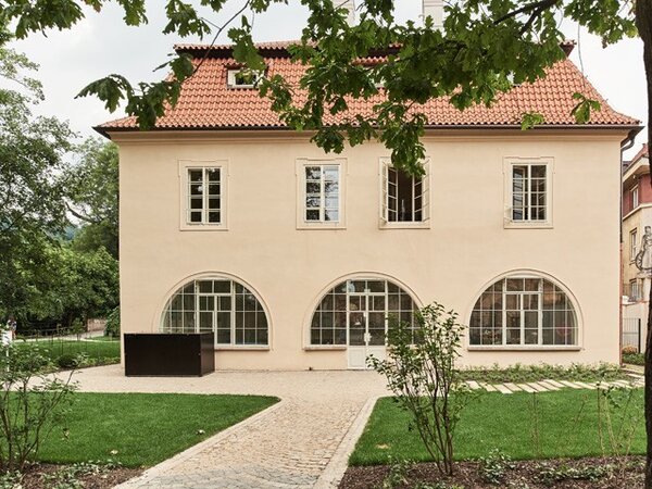 Takzvaná Werichova vila pochází z 2. čtvrtiny 17. století a původně se v ní nalézala koželužna.