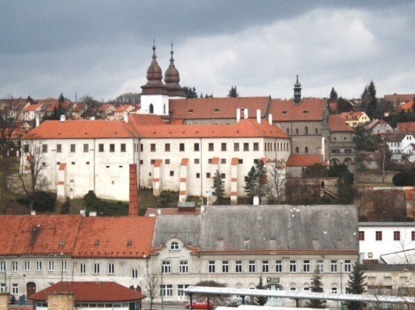 Celkový pohled na klášterní část zámku Třebíč