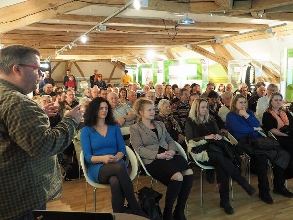 Michael Rund (vlevo), ředitel Muzea Sokolov, přednesl příspěvek Péče o hornické památky a jejich prezentace na příkladech Dolu Jeroným u Rovné a Štoly č.1 v Jáchymově.