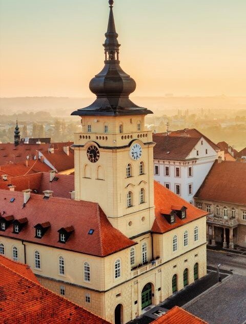 Zrekonstruovaná je i žatecká radnice.