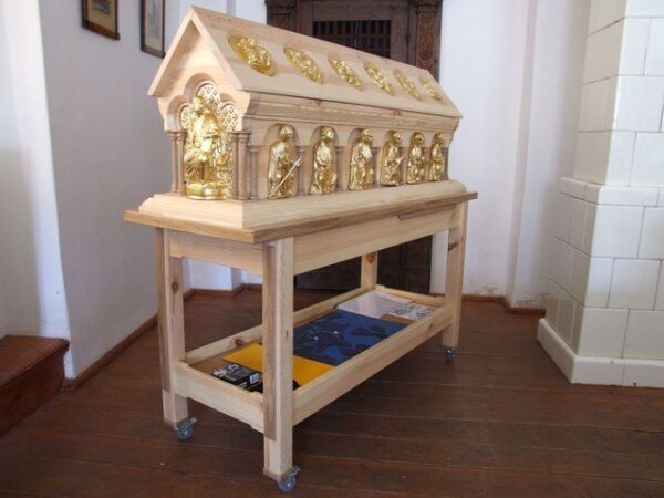 Haptický model relikviáře sv. Maura byl původně vyroben pro nevidomé návštěvníky zámku v Bečově nad Teplou. Nyní slouží i jako cenná pomůcka pro děti (ilustrační foto). 