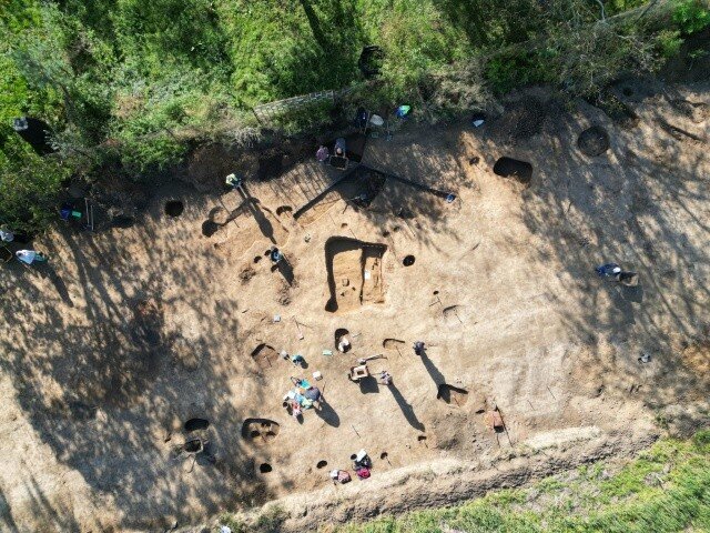 Záchranný archeologický výzkum v Dluhonicích