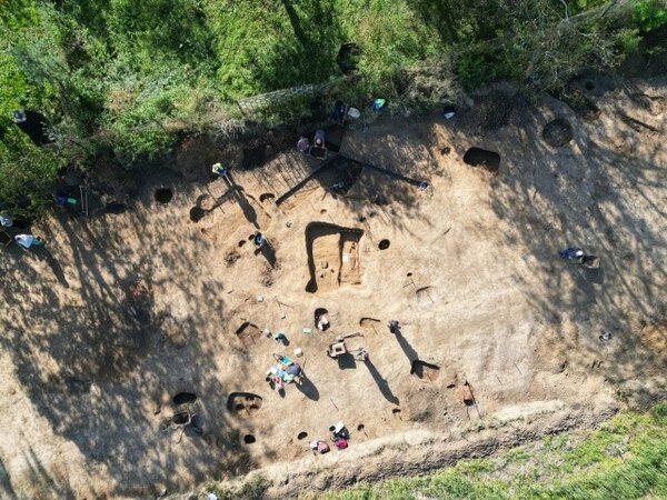 Záchranný archeologický výzkum v Dluhonicích