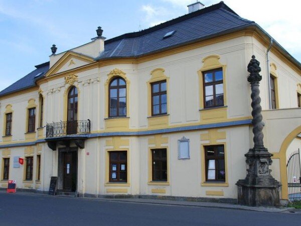 Komentované prohlídky v Jablonném v Podještědí zavedou zájemce také k loveckému zámečku Pachtů z Rájova.