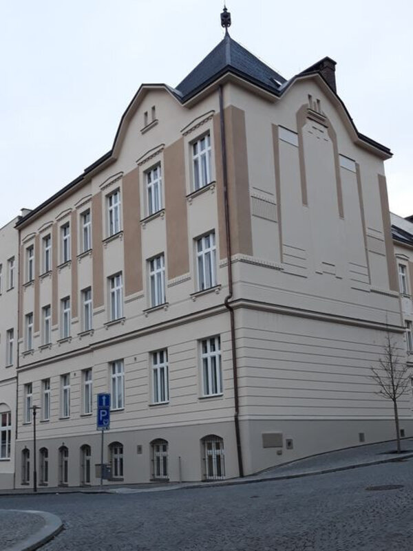 Ve Štáflově ulici byla obnovena také budova gymnázia postavená v roce 1907.