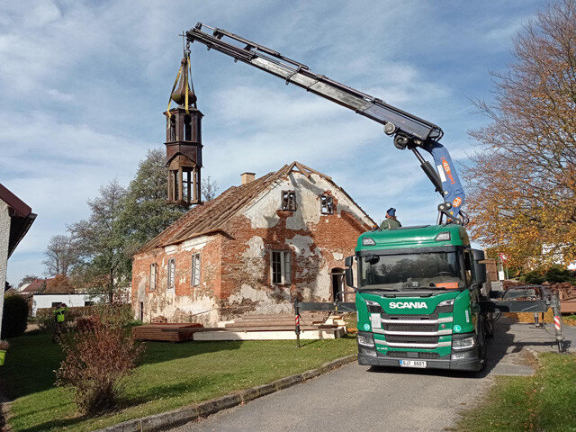 Pohled na obnovovanou kovárnu 