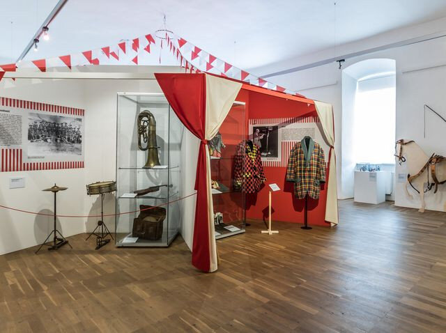 Výstava Cirkus v Litomyšli je doposud největší svého druhu u nás, která se věnuje tomuto fenoménu.