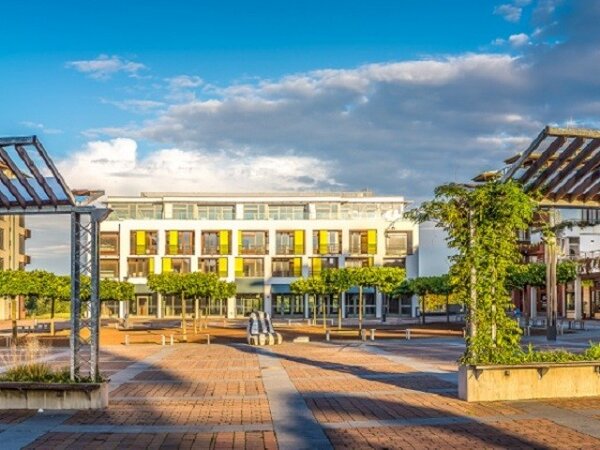 Zcela nové a moderní náměstí v Dolních Břežanech