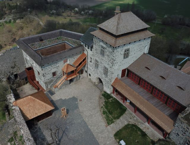 Celkový pohled na nově zrekonstruované části hradu