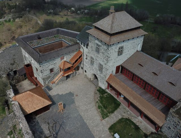 Celkový pohled na nově zrekonstruované části hradu