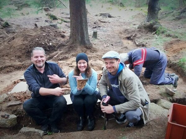 Parta nadšenců z Litvínova natáčí videa také z archeologických průzkumů.