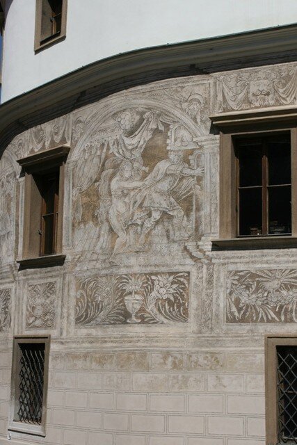 Martinický palác na Hradčanech je jednou z nejkrásnějších renesančních staveb v Praze, k jeho malebnosti přispívají i četná sgrafita. 