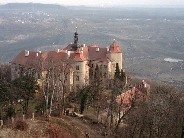 Konference Krajiny a venkov v baroku se bude konat také na zámku Jezeří, který je ohrožen okolní důlní činností. 
