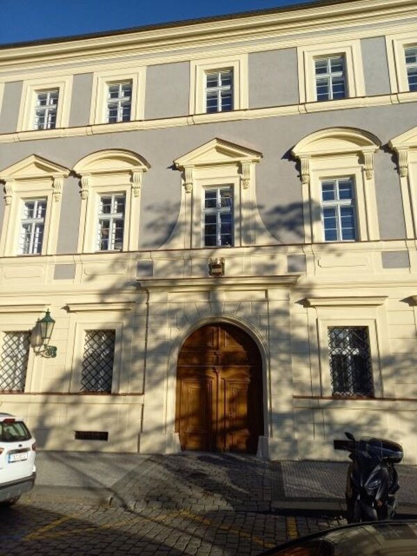 Kapitulní děkanství, Hradčanské náměstí. S příspěvkem dotace Hlavního města Prahy