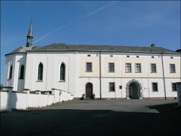 Po obnově zámeckého areálu v Žamberku vznikne dům pro seniory s krytým bazénem, společenským sálem s galerií a své prostory získá i místní muzeum pro svůj depozitář.  