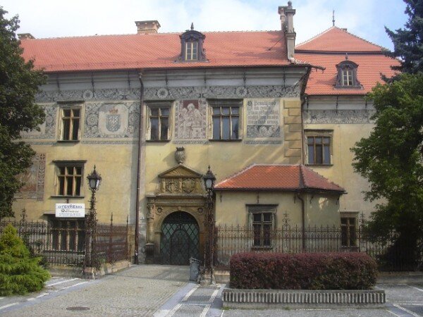 Opravy nádvoří prostějovského zámku by měly stát 11 milionů korun. Městu by mohla pomoci dotace z Regionálního operačního programu Střední Morava.  