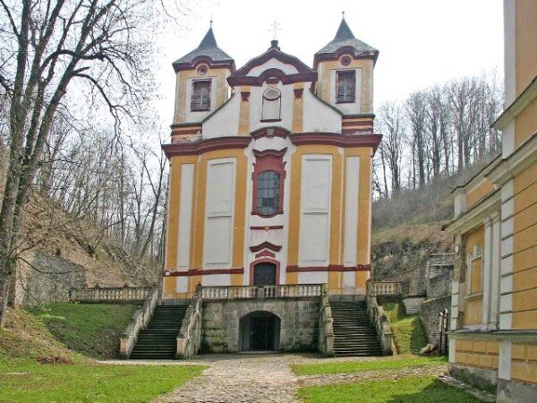 Kostel sv. Mikuláše ve Vraclavi potřebuje na kompletní rekonstrukci střechy 6,5 milionu korun. Letos má však na její obnovu asi jen třetinu prostředků. 