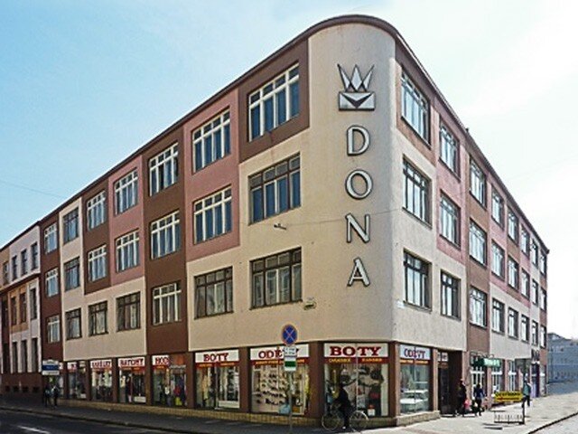 V roce 1939 bylo provedeno dle návrhu architekta Antonína Navrátila nové funkcionalistické křídlo továrny. 