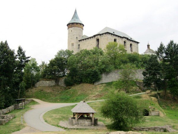 Hrad Kunětická hora doplní expozici lovectví o zrestaurovaný soubor palných zbraní z období 17. až 19. století.