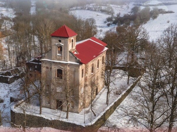 Na konferenci se bude také hovořit o obnově sakrálních památek Karlovarska (ilustrační foto kostela Nanebevzetí Panny Marie ve Svatoboru).