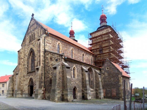 Kostel sv. Štěpána v Kouřimi patří mezi nejcennější památky české středověké architektury.