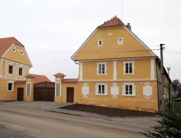 Usedlost čp. 5 v Dobrovízi po rekonstrukci (ilustrační foto)