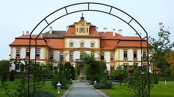 Roku 1724 byl zámek Jemniště přestavěn na nový barokní podle projektu českého architekta Františka Maxmiliána Kaňky. (Ilustrační foto)